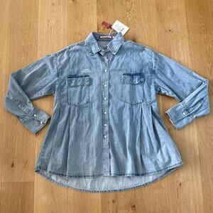 Sweet Chilling Denim Shirt Button Front Pleats Pockets Size M Blue